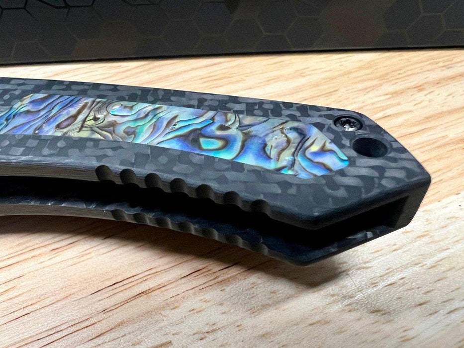 Heretic Custom Pariah Manual V2 Wood Grain San Mai Carbon Fiber Abalone Inlay (Blade Show)