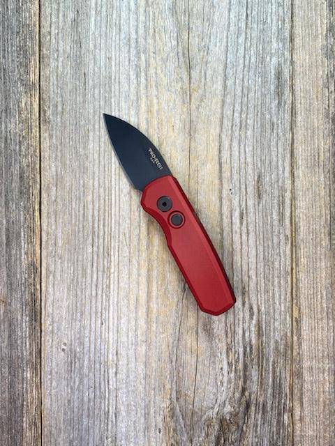 Pro-Tech Runt 5 R5303-Red Magnacut Black DLC Wharnie Blade Solid Red Aluminum Handle