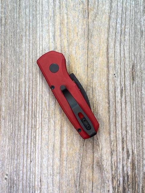 Pro-Tech Runt 5 R5303-Red Magnacut Black DLC Wharnie Blade Solid Red Aluminum Handle